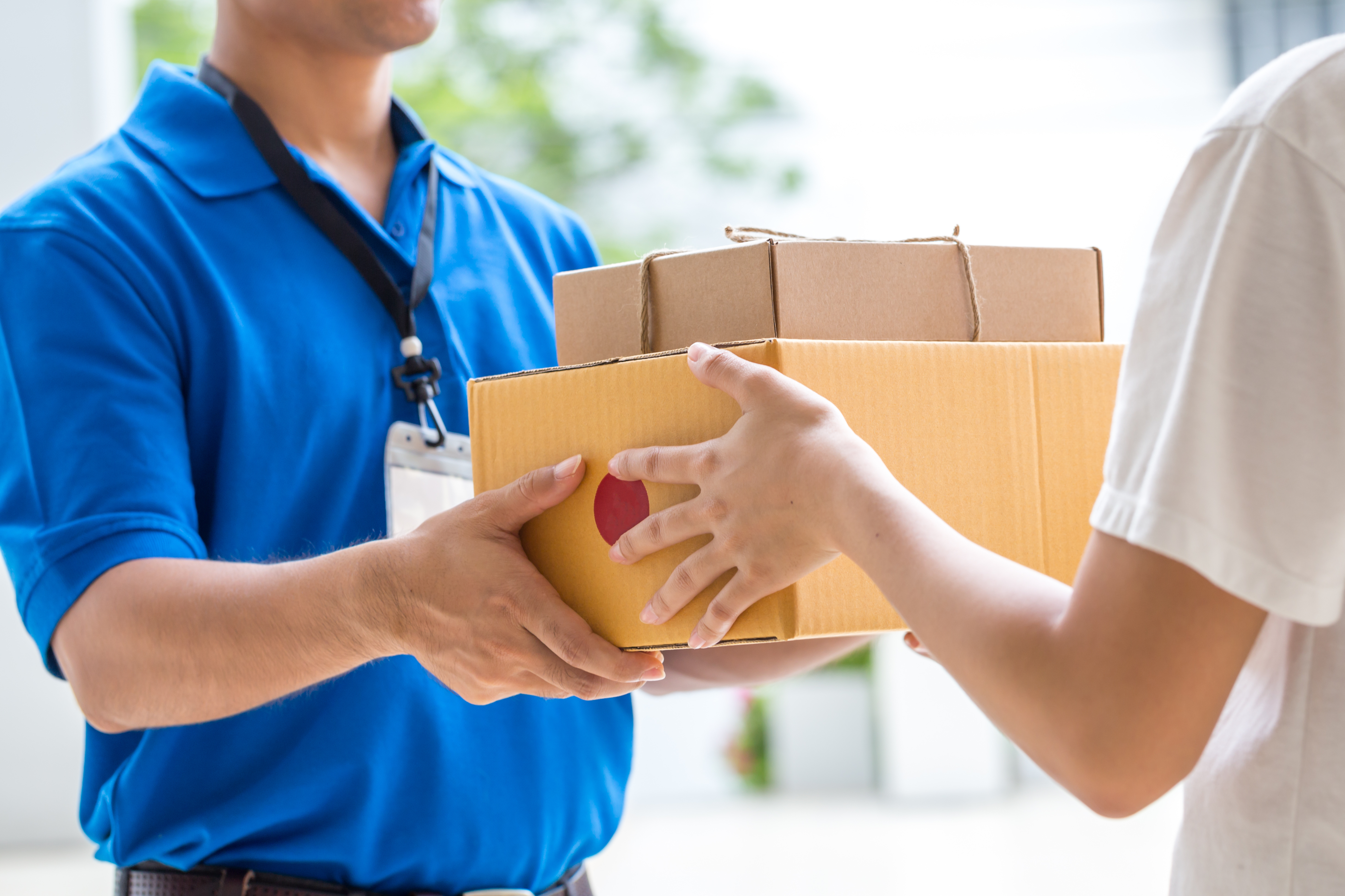 Professional courier delivering packages - ISS Parcels customer support transformation case study using AI